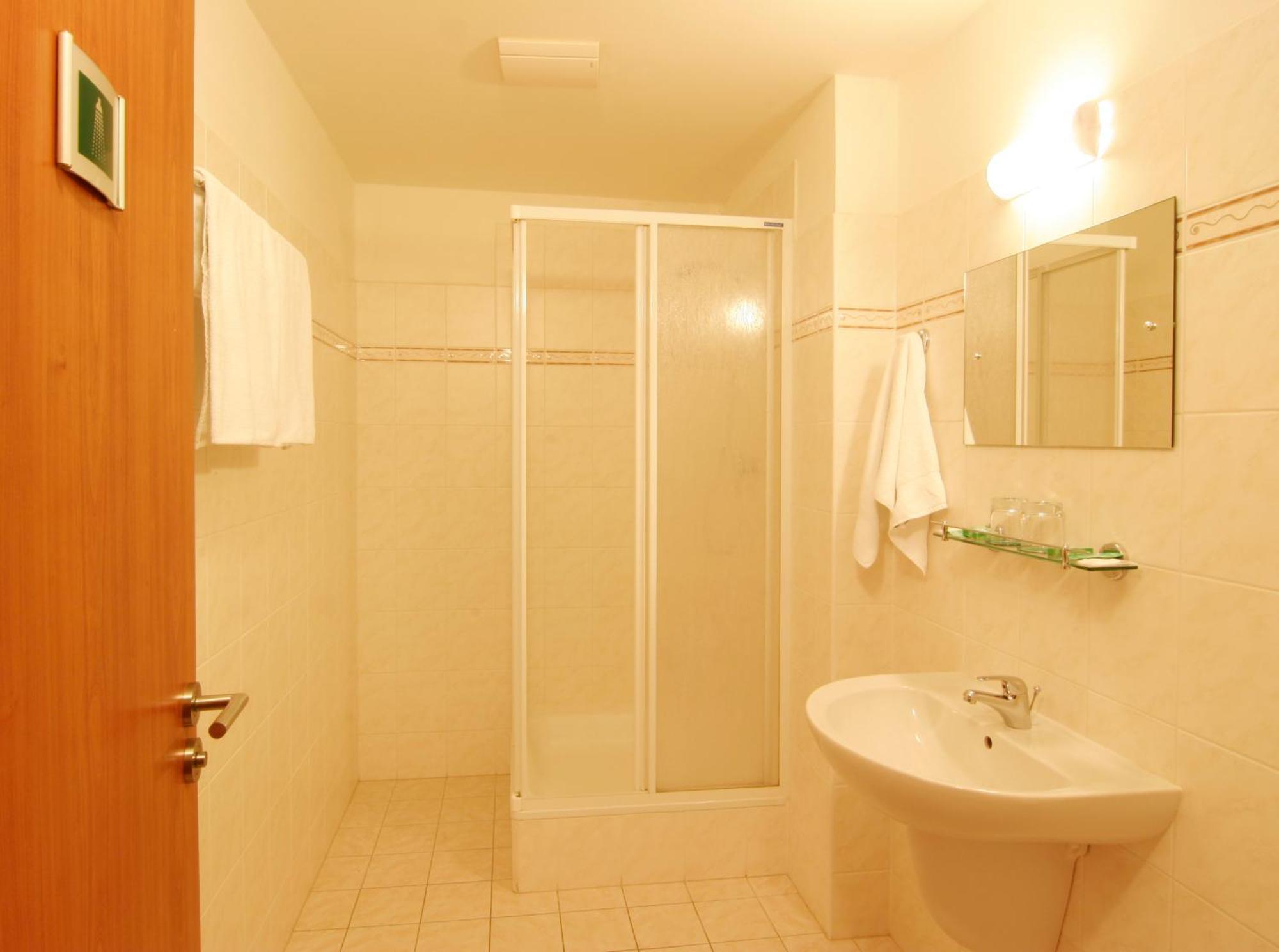 Rezidence Emmy Hotel Прага Екстериор снимка