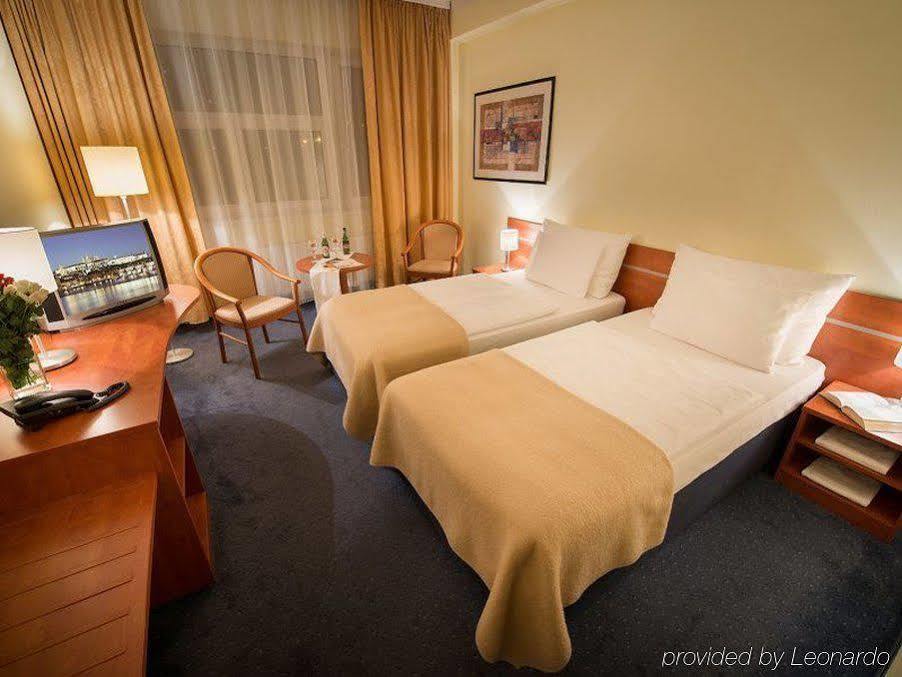 Rezidence Emmy Hotel Прага Екстериор снимка