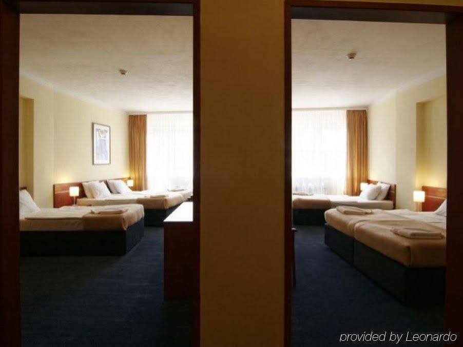 Rezidence Emmy Hotel Прага Екстериор снимка