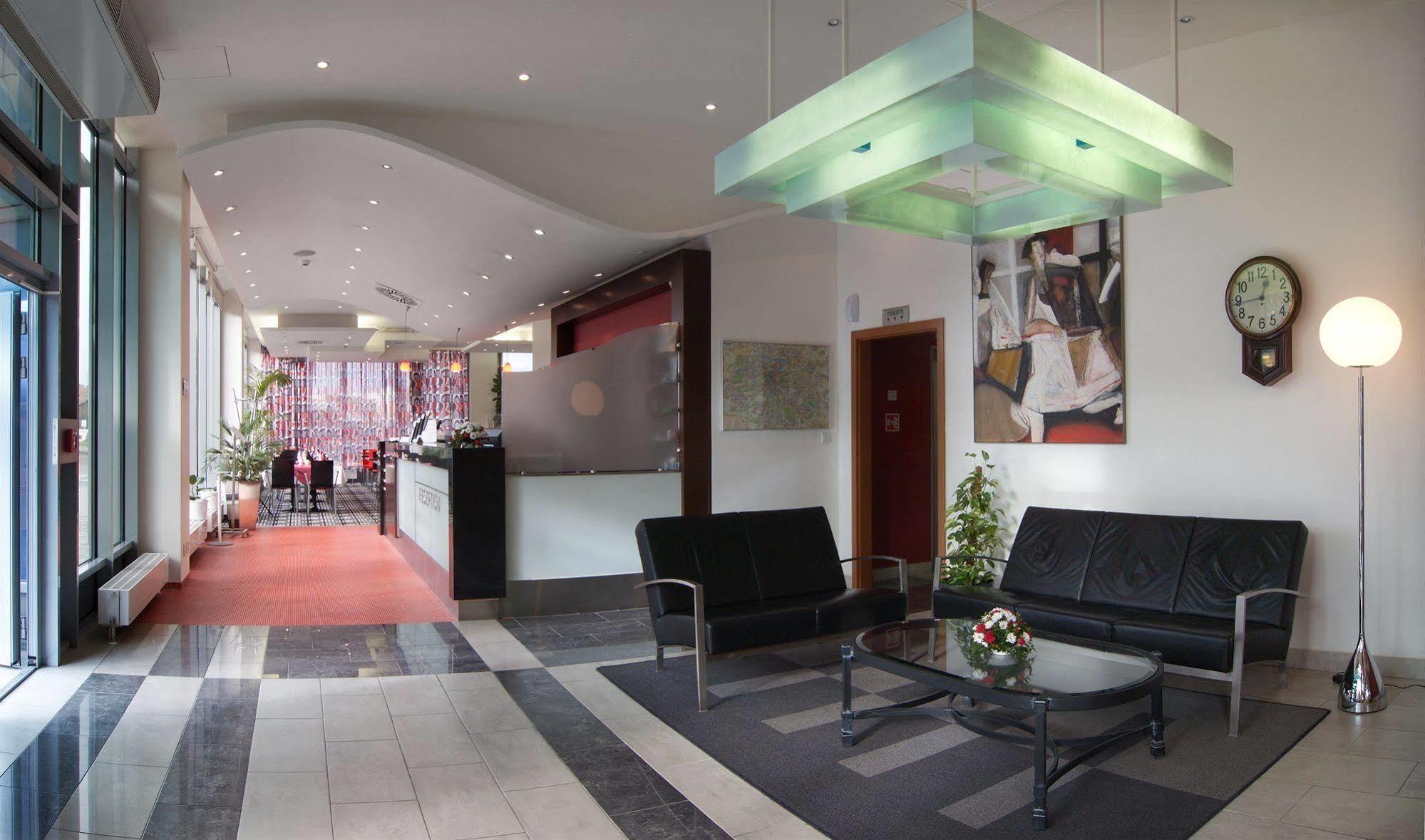 Rezidence Emmy Hotel Прага Екстериор снимка