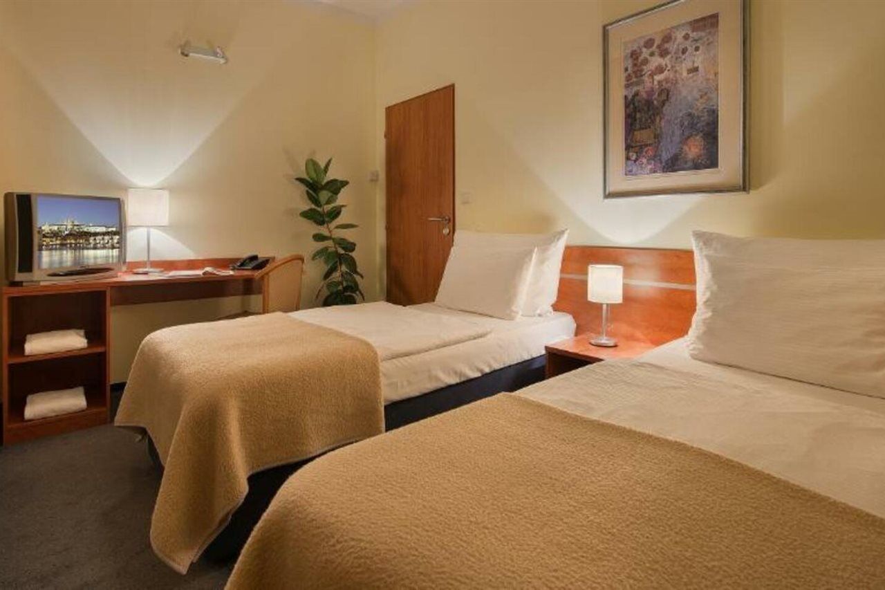 Rezidence Emmy Hotel Прага Екстериор снимка